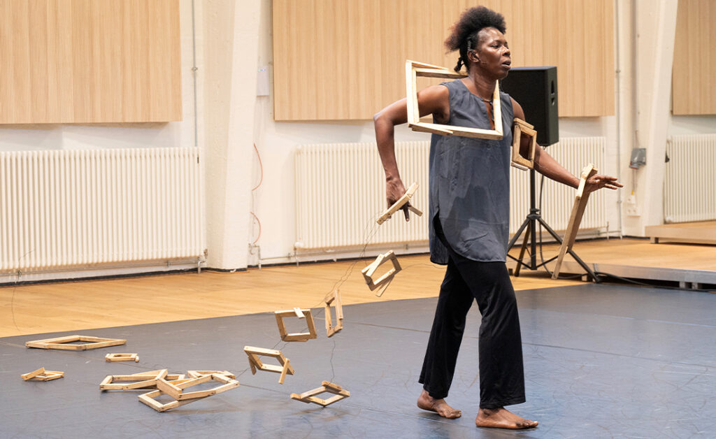 LOST von Koffi Désirée Larissa